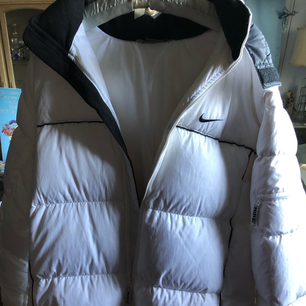 White nike winter puffy jacket